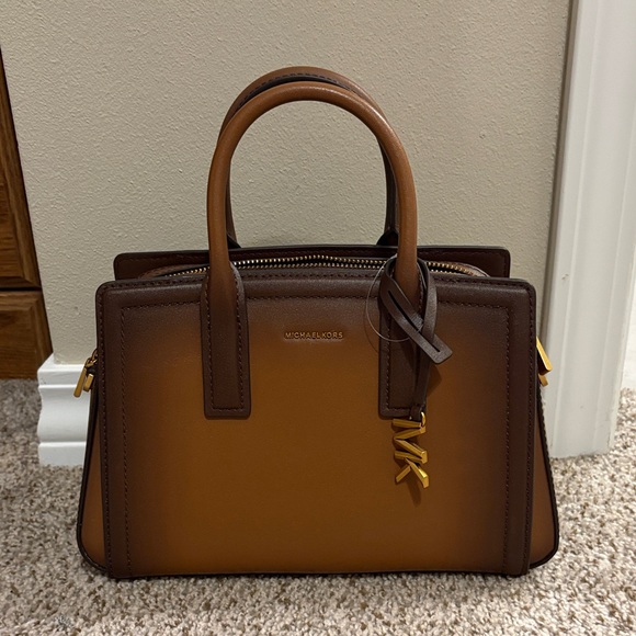 ✨NWT~Michael Kors Laila Crossbody✨ - Picture 2 of 8